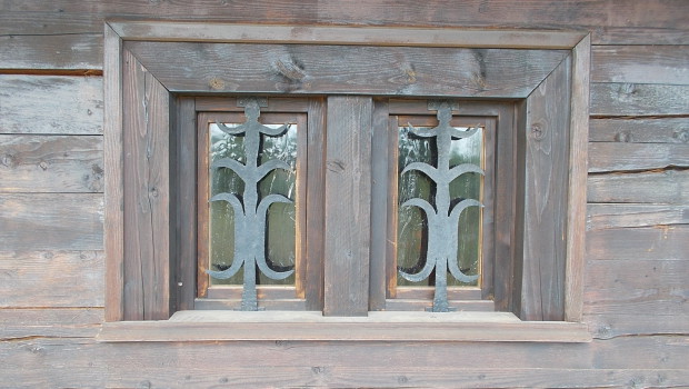 : Ruthenian style wooden church a replica or a version of the former,-17th century,- church on the current (18th century) Greek Catholic church site. The sacristy main icon is a replica of an early version of the origin (replica of a replica?). The iconostasis made similer style  the 'Mother of God Icon'. The foreground is open and gíve across grilles perfect view to the iconostasis. -  Kossuth Square, [[:en:Máriapócs|Máriapócs]], [[:en:Szabolcs-Szatmár-Bereg County|Szabolcs-Szatmár-Bereg County]], [[:en:Hungary|Hungary]].}}{{hu|1=:  Máriapócsi Fatemplom egyik ablakpárja. 2015-ös Az Emberi Méltóság Tanácsa volt a fő adományozó. - Az épület annak az egykor a településen állt ruszin stílusú fatemplomnak az utódja?, amely otthont adott az 1696-os és 1715-ös könnyezéseknek. - A szentélyében a könnyező ikon egy korai másolata is helyet kapott, míg az ikonosztáz képei az Istenszülő-ikon stílusának megfelelően készültek el. -  [[:hu:Szabolcs-Szatmár-Bereg megye|Szabolcs-Szatmár-Bereg megye]], [[:hu:Máriapócs|Máriapócs]], Kossuth tér{{Object location|47|52|38.29|N|22|1|26.84|E}}