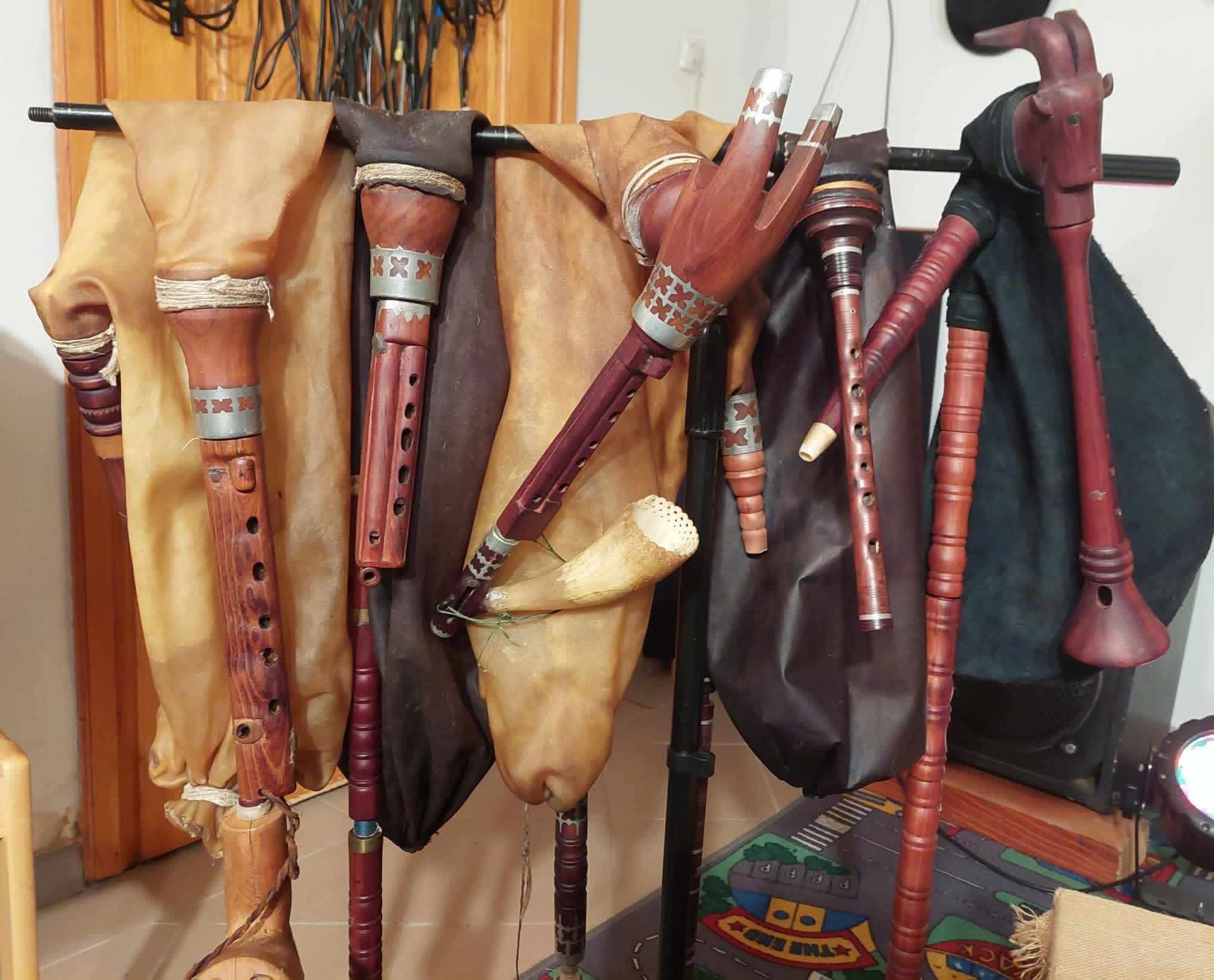 GALÉRIÁBA_A dudák